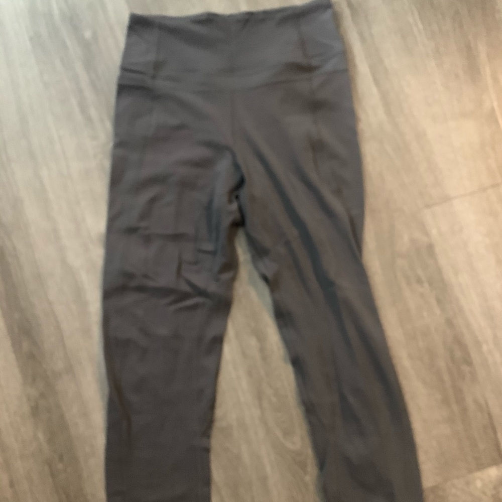 Lululemon gray align crops